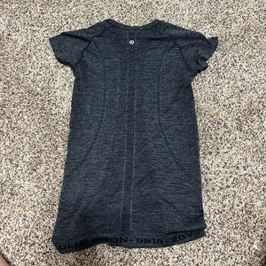 Lululemon tee